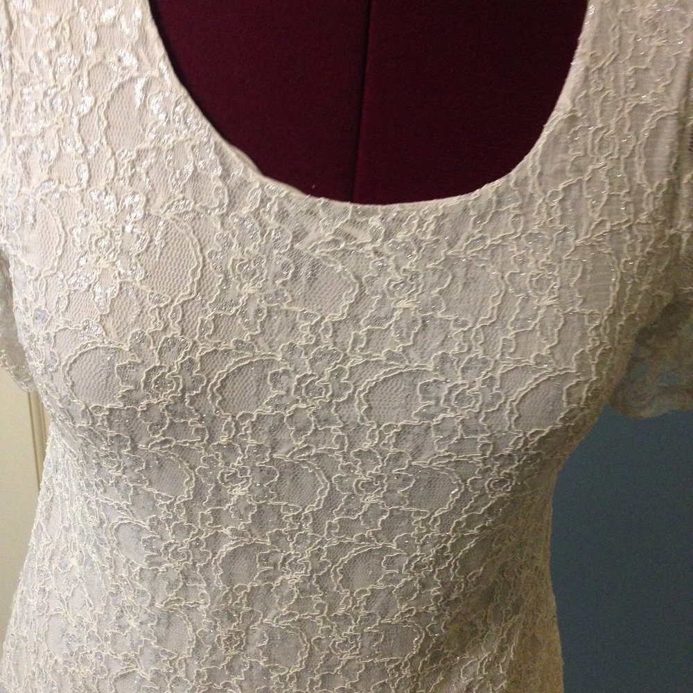 MADISON LADIES SIZE LARGE OFF-WHITE SHIRT LACE OVERLAY TOP BLOUSE LINED SHINES